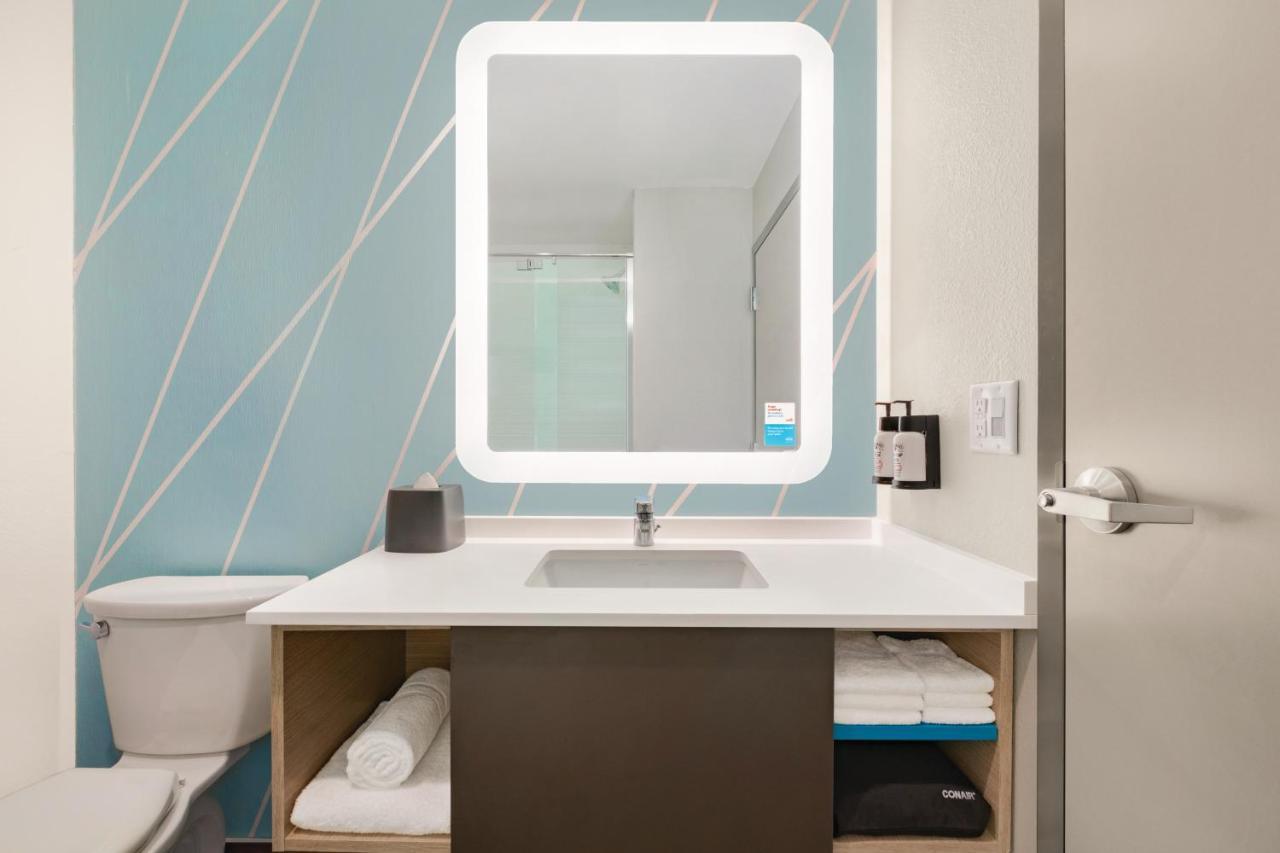 Avid Hotel - Staunton By Ihg Bagian luar foto