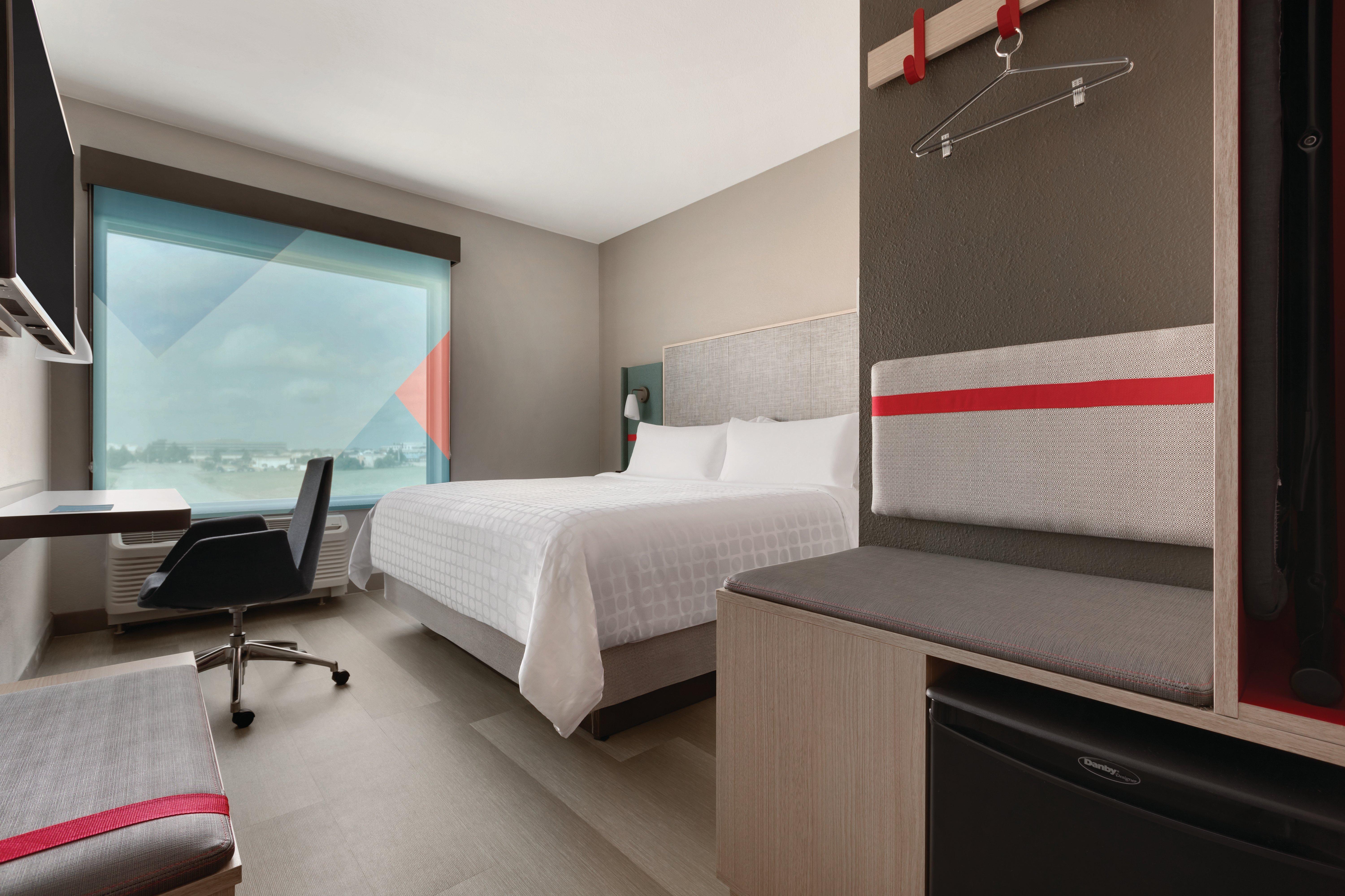 Avid Hotel - Staunton By Ihg Bagian luar foto