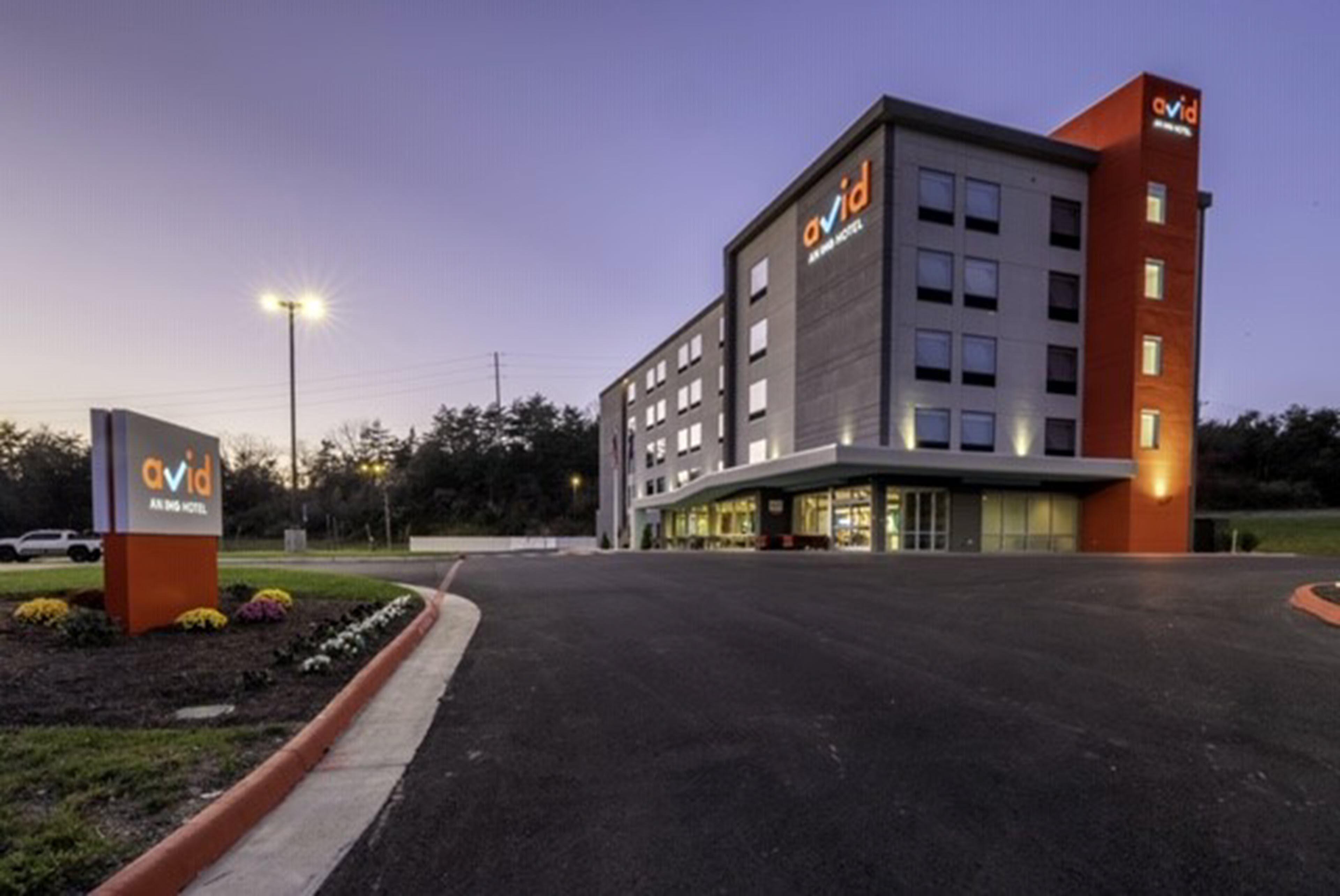 Avid Hotel - Staunton By Ihg Bagian luar foto