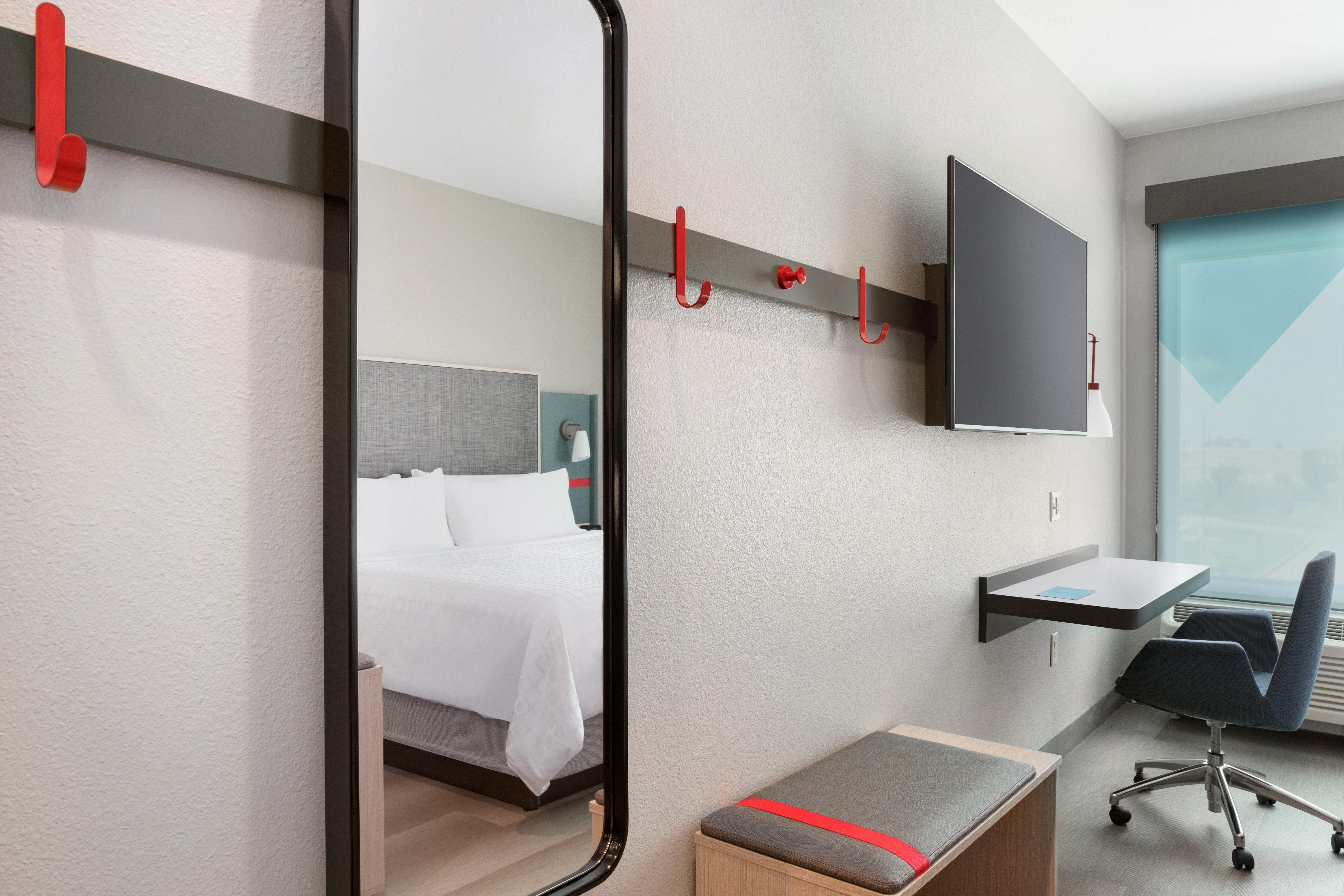 Avid Hotel - Staunton By Ihg Bagian luar foto