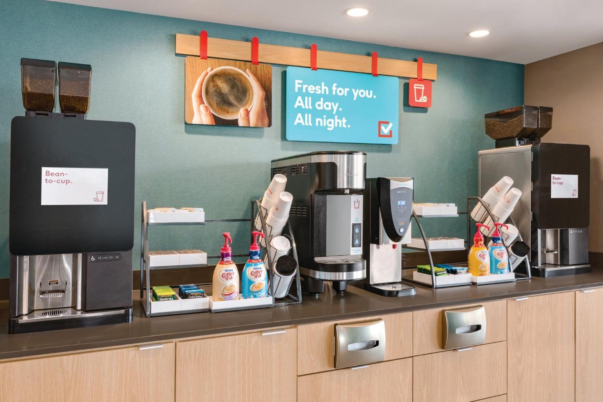 Avid Hotel - Staunton By Ihg Bagian luar foto