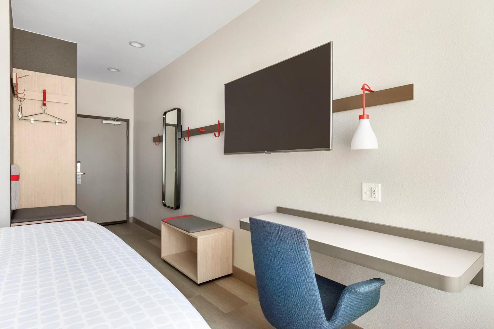 Avid Hotel - Staunton By Ihg Bagian luar foto