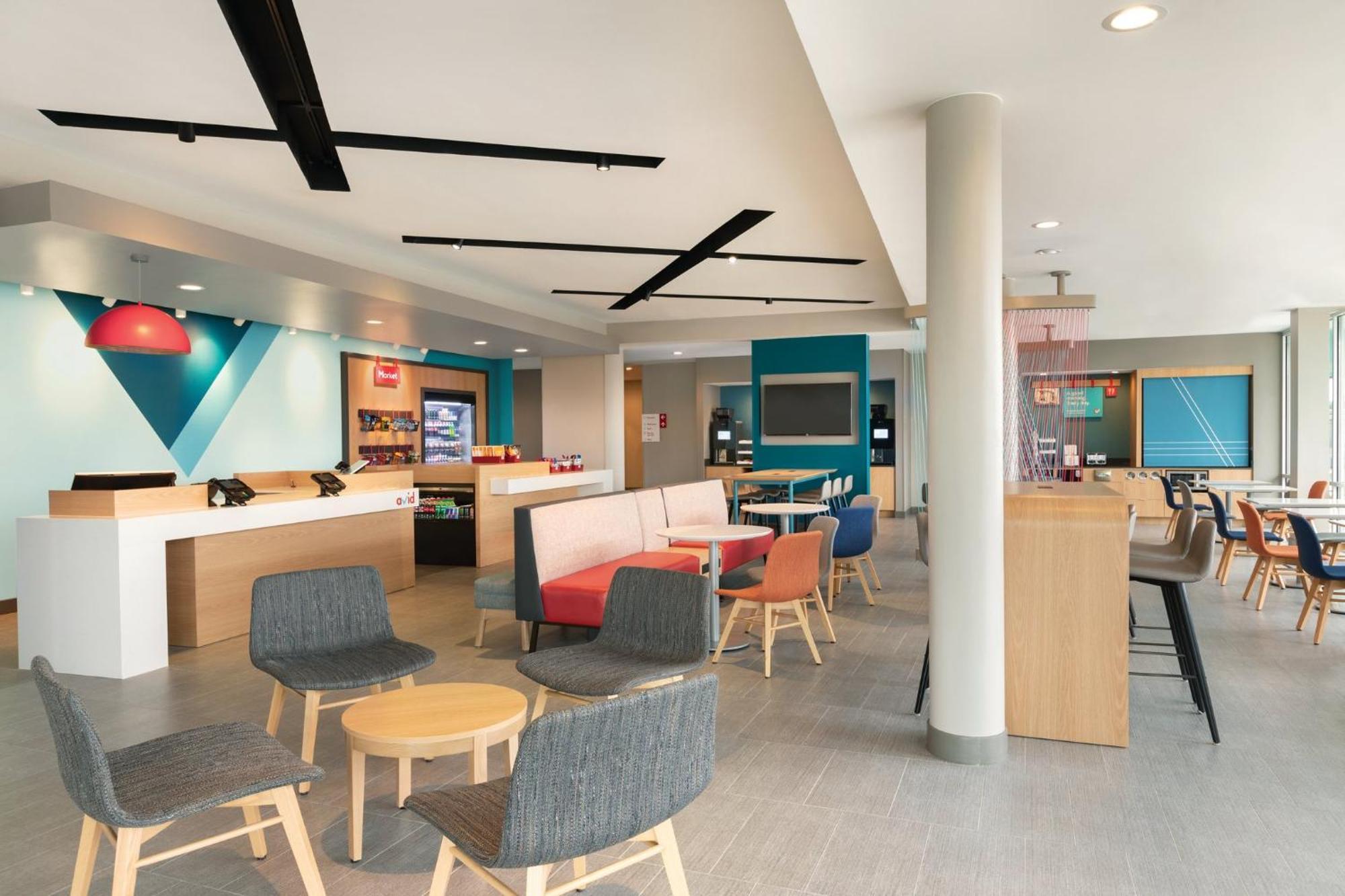 Avid Hotel - Staunton By Ihg Bagian luar foto