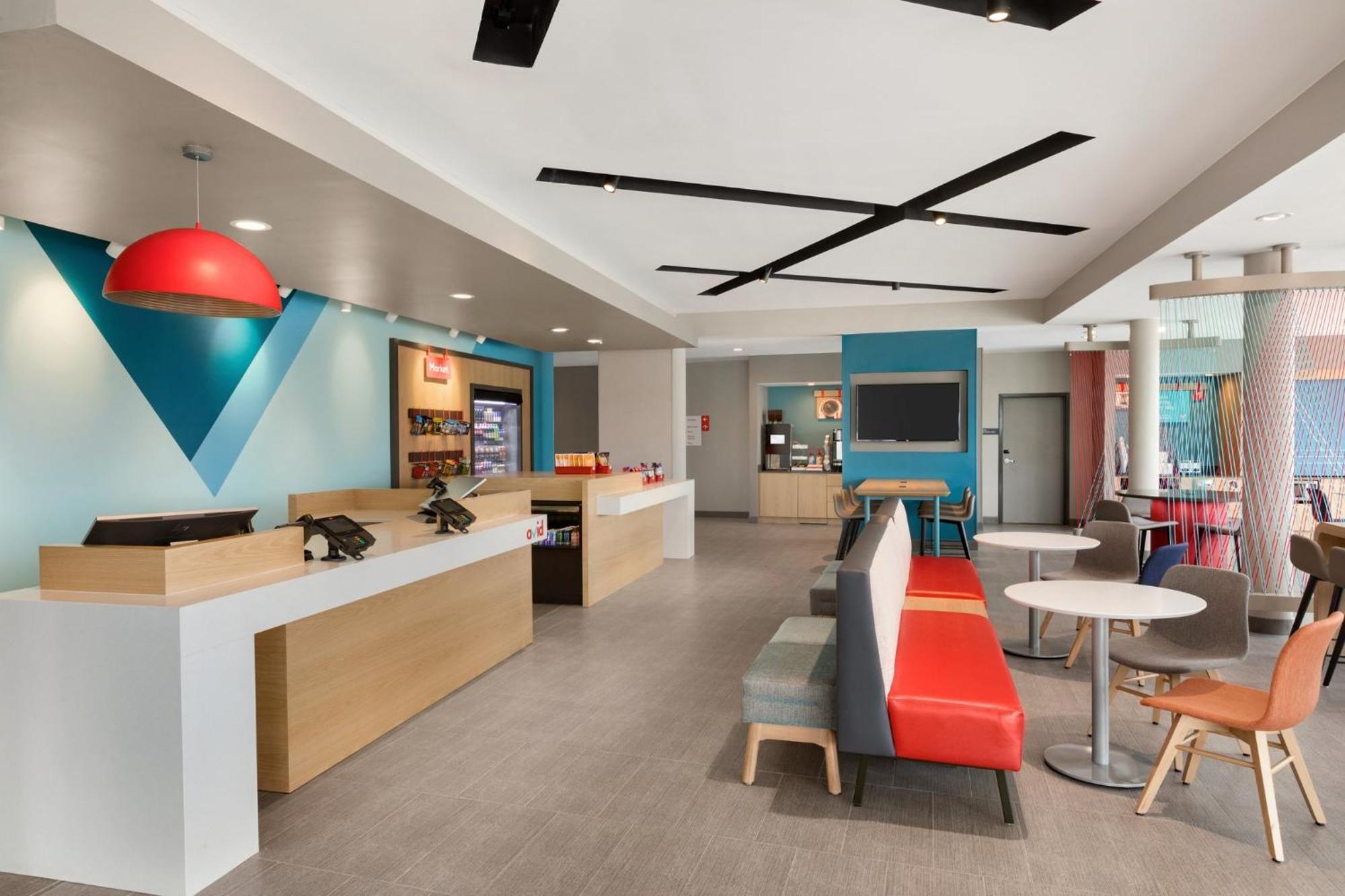 Avid Hotel - Staunton By Ihg Bagian luar foto