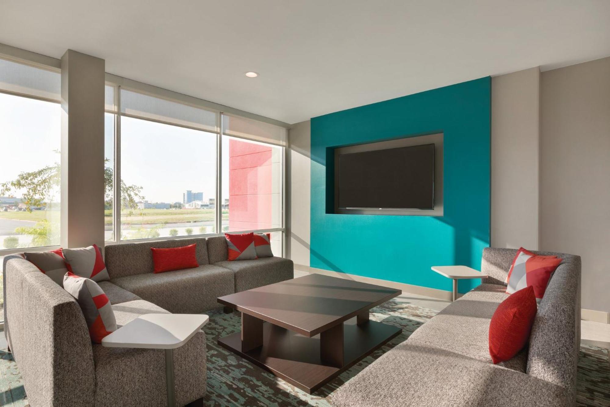 Avid Hotel - Staunton By Ihg Bagian luar foto